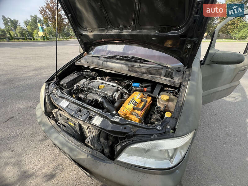 Минивэн Opel Zafira 2002 в Краматорске