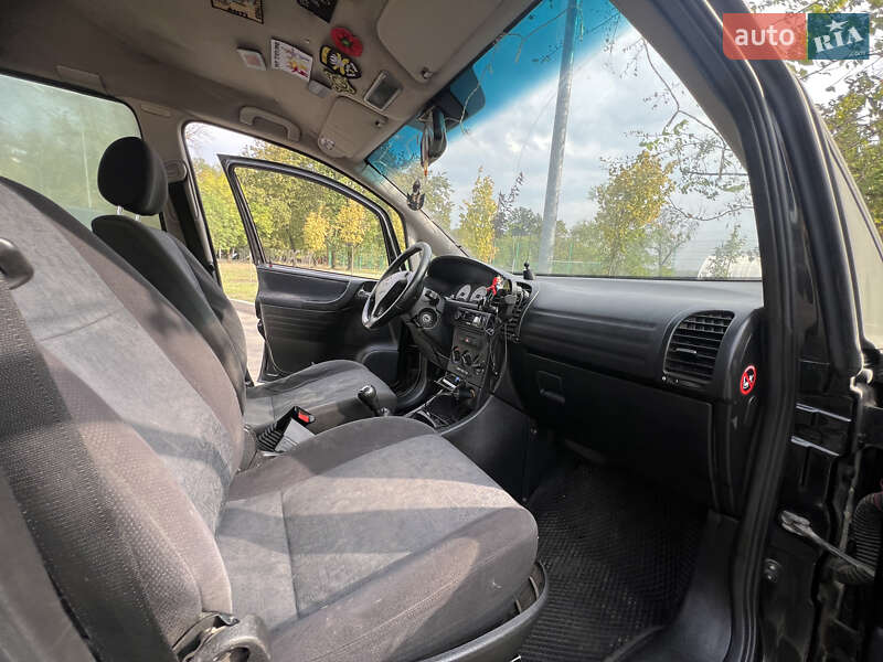 Минивэн Opel Zafira 2002 в Краматорске