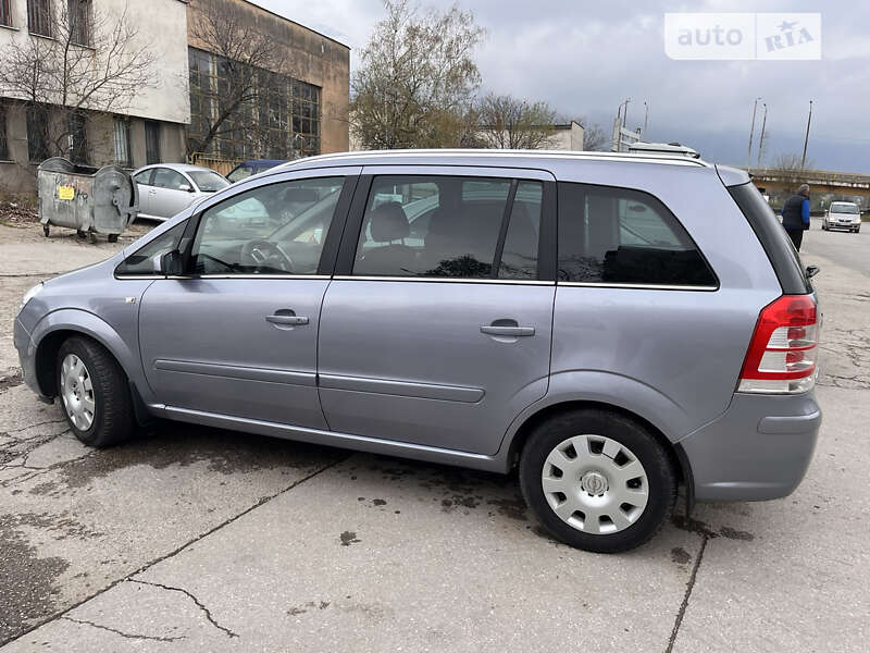 Минивэн Opel Zafira 2008 в Запорожье