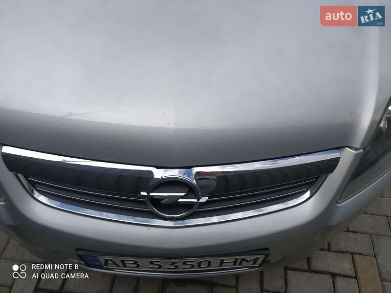 Минивэн Opel Zafira 2011 в Гайсине