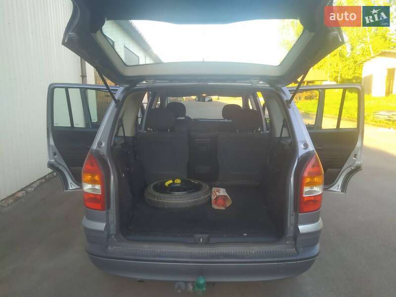 Минивэн Opel Zafira 2004 в Овруче