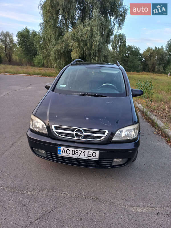 Минивэн Opel Zafira 2002 в Киеве