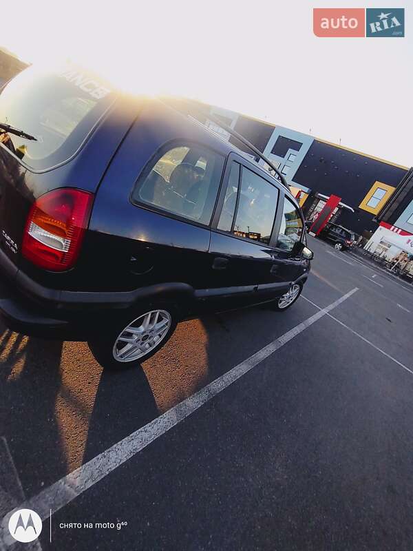 Минивэн Opel Zafira 2001 в Софиевской Борщаговке