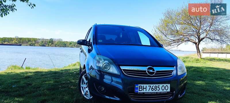 Минивэн Opel Zafira 2008 в 
