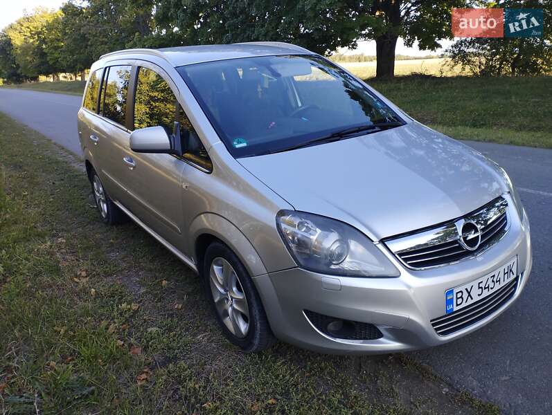 Минивэн Opel Zafira 2012 в Виньковцах
