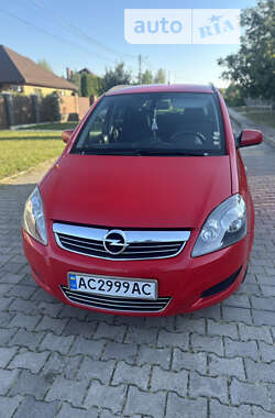 Минивэн Opel Zafira 2010 в Луцке