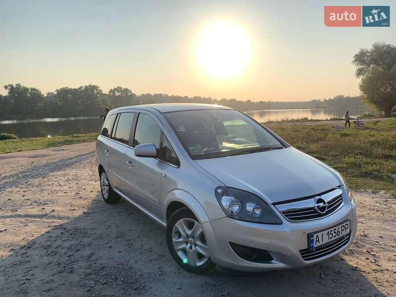 Минивэн Opel Zafira 2011 в Сквире