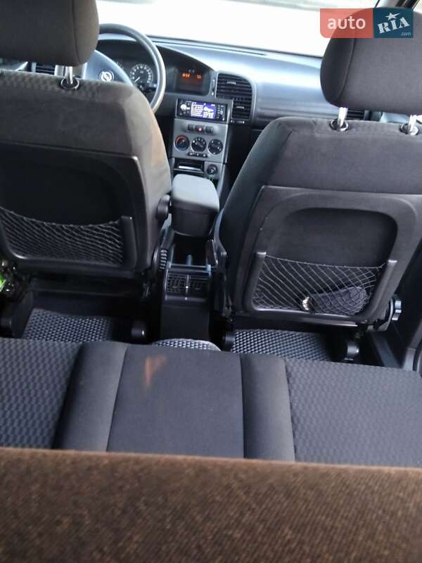 Мінівен Opel Zafira 2004 в Нікополі