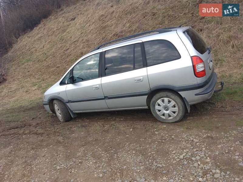 Минивэн Opel Zafira 2003 в Хырове