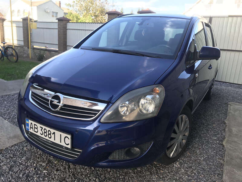 Мінівен Opel Zafira 2010 в Хмільнику