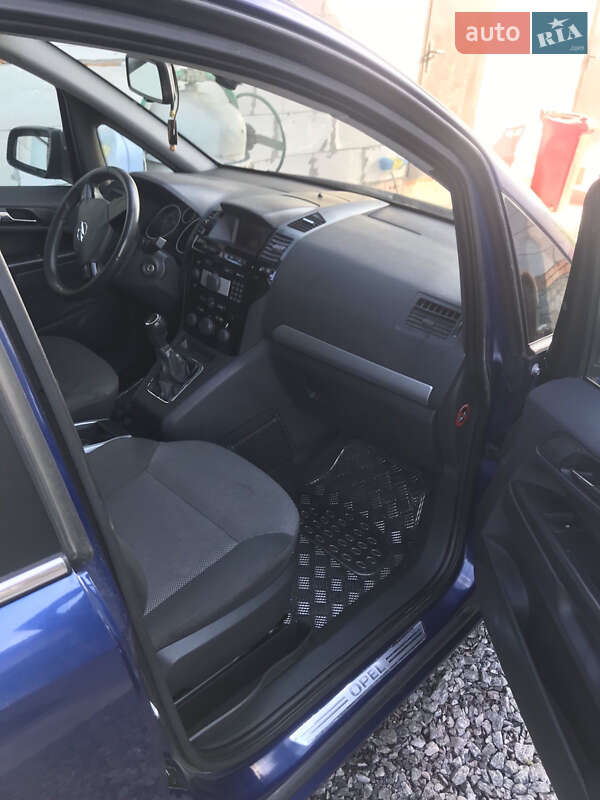 Мінівен Opel Zafira 2010 в Хмільнику