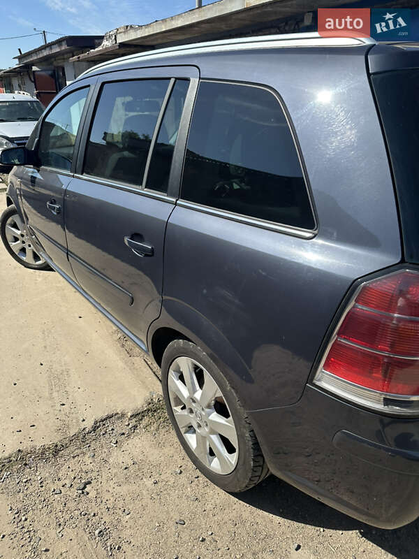 Минивэн Opel Zafira 2007 в Долинской