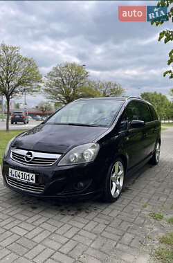 Минивэн Opel Zafira 2009 в Киеве