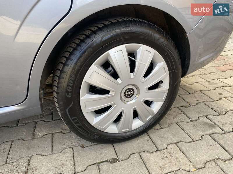 Мінівен Opel Zafira 2011 в Здолбуніві