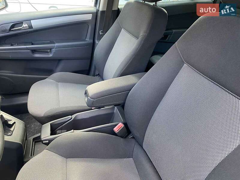 Мінівен Opel Zafira 2011 в Здолбуніві