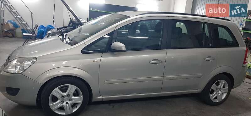 Минивэн Opel Zafira 2009 в Косове