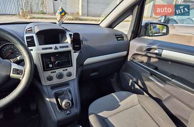 Минивэн Opel Zafira 2008 в 