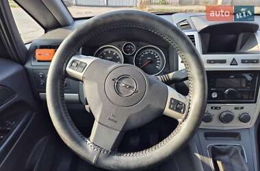 Минивэн Opel Zafira 2008 в 