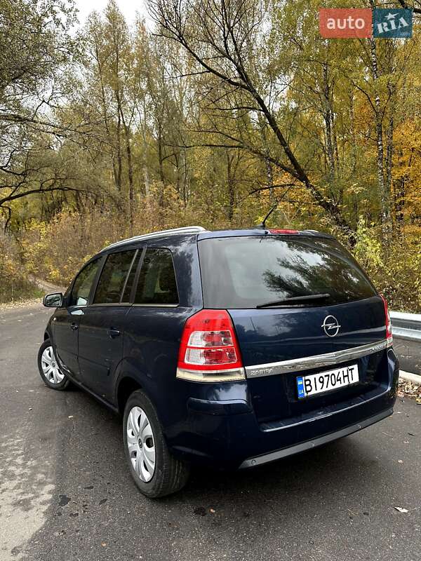 Мінівен Opel Zafira 2011 в Гадячі