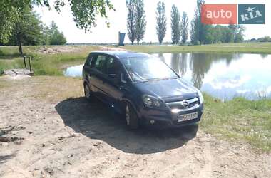 Минивэн Opel Zafira 2006 в Вараше