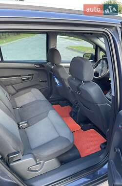 Минивэн Opel Zafira 2006 в 