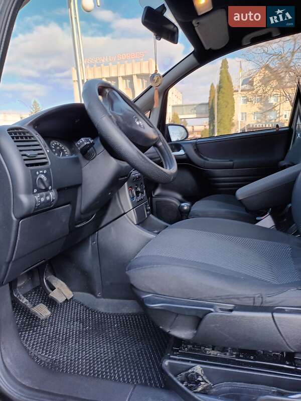 Мінівен Opel Zafira 2003 в Надвірній
