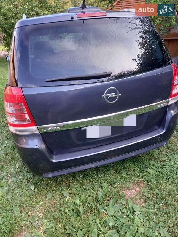 Минивэн Opel Zafira 2008 в Луцке