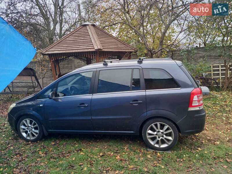 Минивэн Opel Zafira 2008 в Луцке