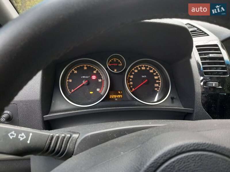 Минивэн Opel Zafira 2008 в Луцке