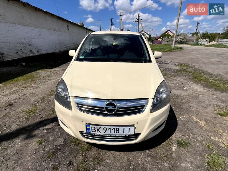 Opel Zafira 2011