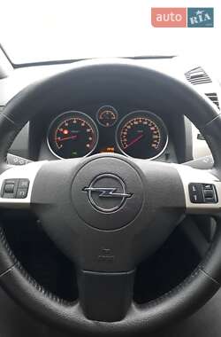 Минивэн Opel Zafira 2008 в 