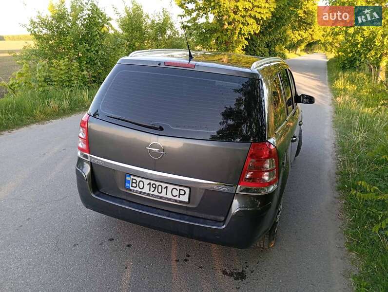 Минивэн Opel Zafira 2008 в Красноильске