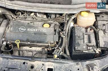 Минивэн Opel Zafira 2005 в Запорожье