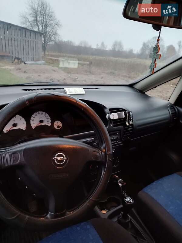 Мінівен Opel Zafira 2001 в Любешові