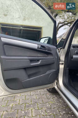 Минивэн Opel Zafira 2006 в 