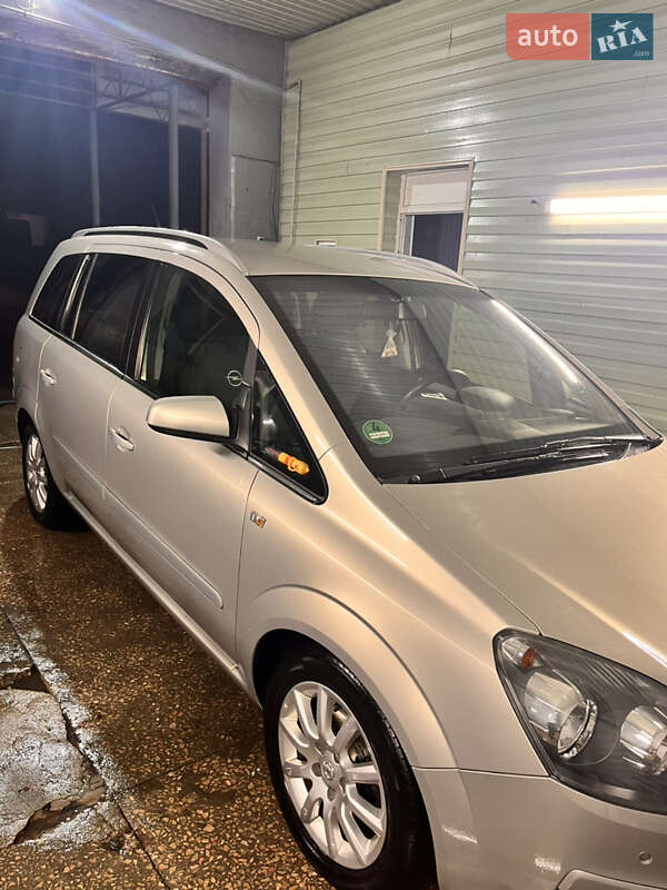 Мінівен Opel Zafira 2006 в Пирятині