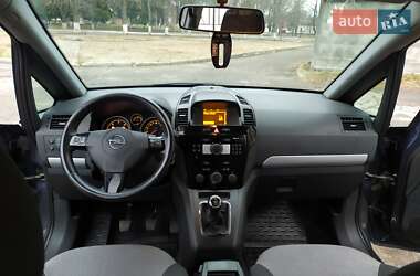 Мінівен Opel Zafira 2010 в Ромнах