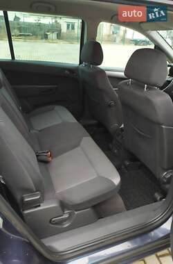 Мінівен Opel Zafira 2010 в Ромнах