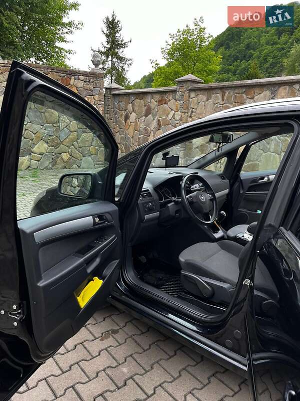 Мінівен Opel Zafira 2011 в Івано-Франківську
