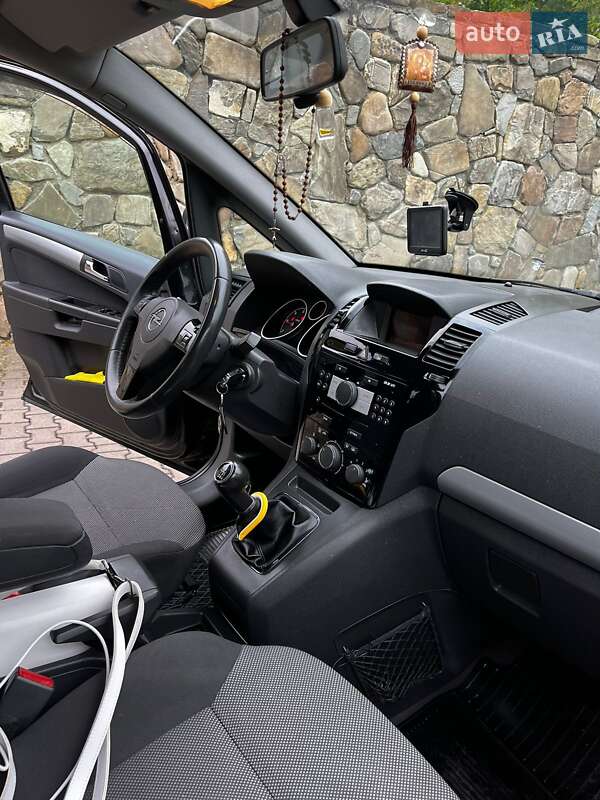Мінівен Opel Zafira 2011 в Івано-Франківську