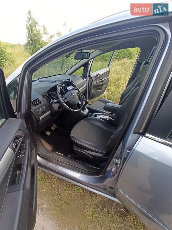 Мінівен Opel Zafira 2010 в Нововолинську