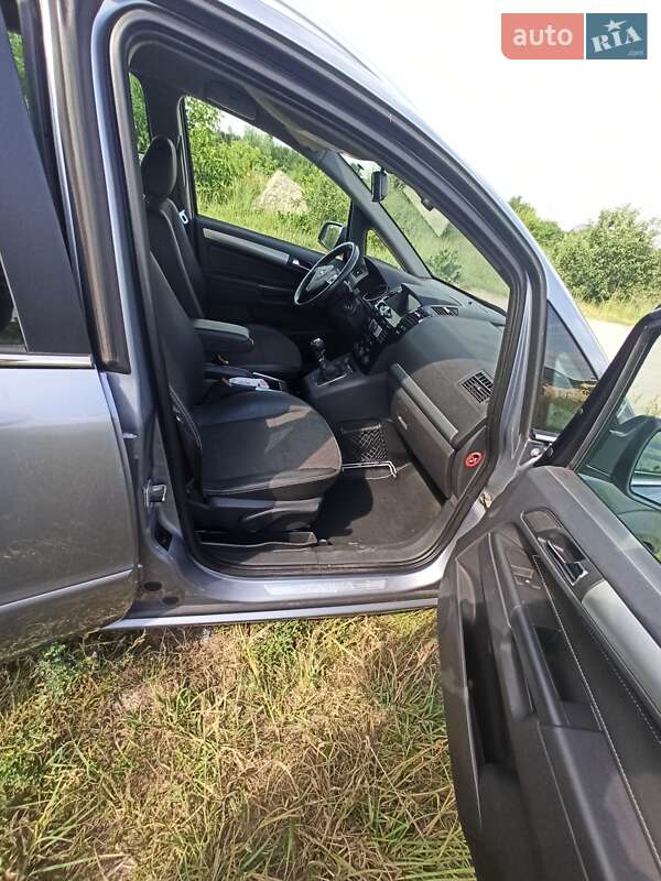 Мінівен Opel Zafira 2010 в Нововолинську