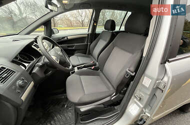 Минивэн Opel Zafira 2008 в 