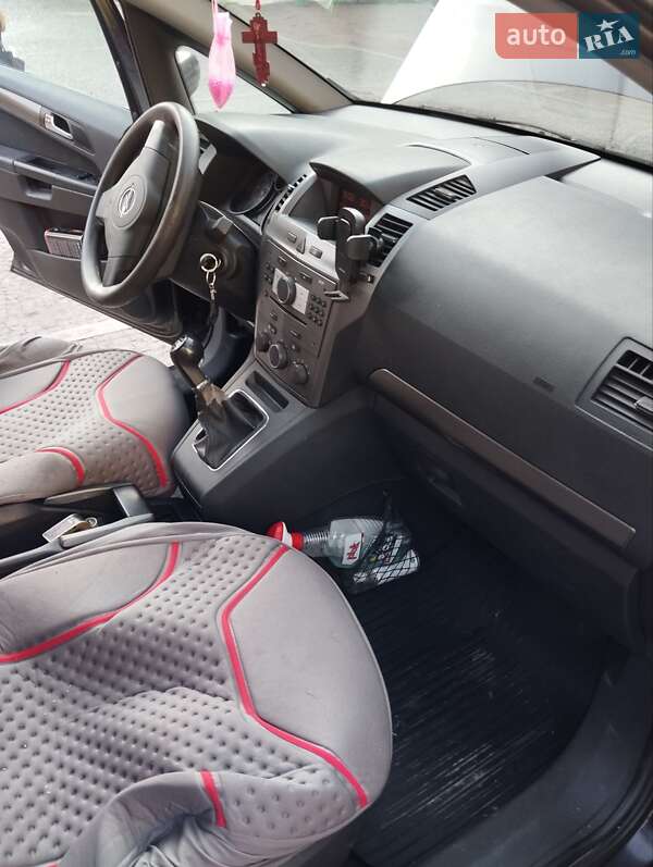 Минивэн Opel Zafira 2007 в Луцке
