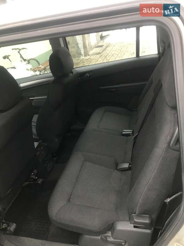 Минивэн Opel Zafira 2005 в Надворной