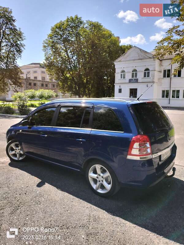Минивэн Opel Zafira 2009 в Лохвице