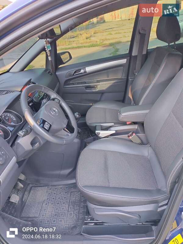 Минивэн Opel Zafira 2009 в Лохвице