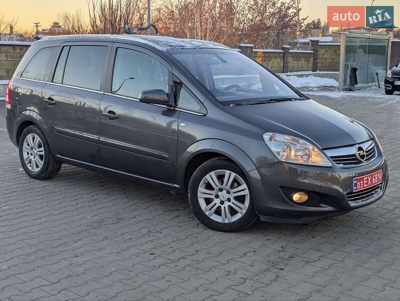 Мінівен Opel Zafira 2010 в Дубні