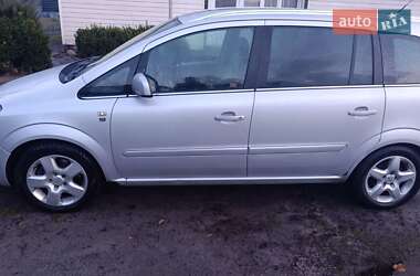 Минивэн Opel Zafira 2010 в 