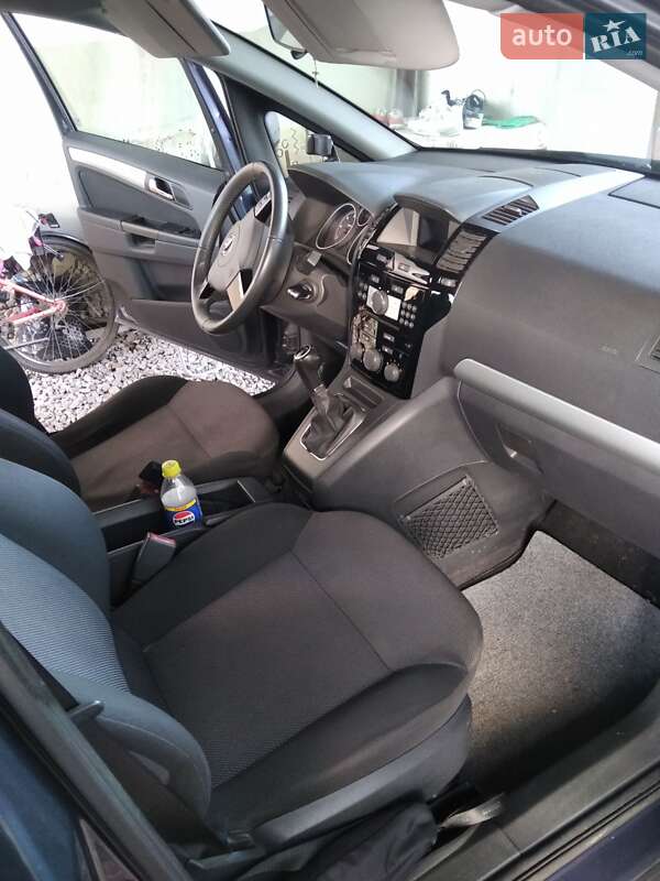 Мінівен Opel Zafira 2011 в Дрогобичі
